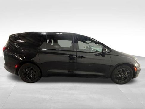 Certified 2024 Chrysler Pacifica Premium FWD image 7