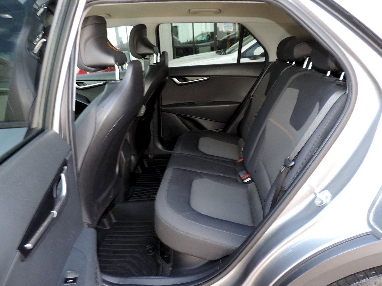 Used 2024 Kia Niro LX FWD image 12