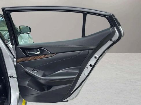 Used 2017 Nissan Maxima Platinum image 24