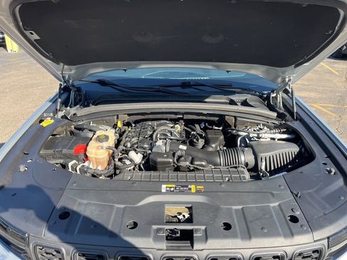 Used 2023 Jeep Grand Cherokee L Laredo image 24