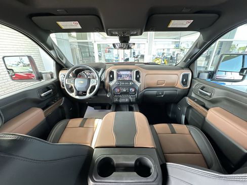 Used 2023 Chevrolet Silverado 2500 High Country w/ Technology Package AWD/4WD image 20