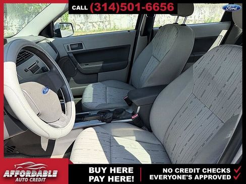 Used 2010 Ford Focus SE FWD image 7