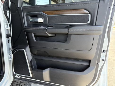 Used 2024 RAM 2500 Laramie w/ Safety Group AWD/4WD image 30