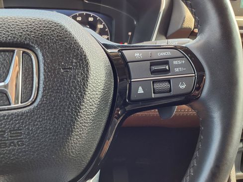 Used 2025 Honda Pilot Elite image 16