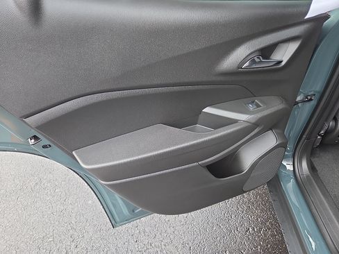 Used 2025 Chevrolet Trax LS FWD image 21