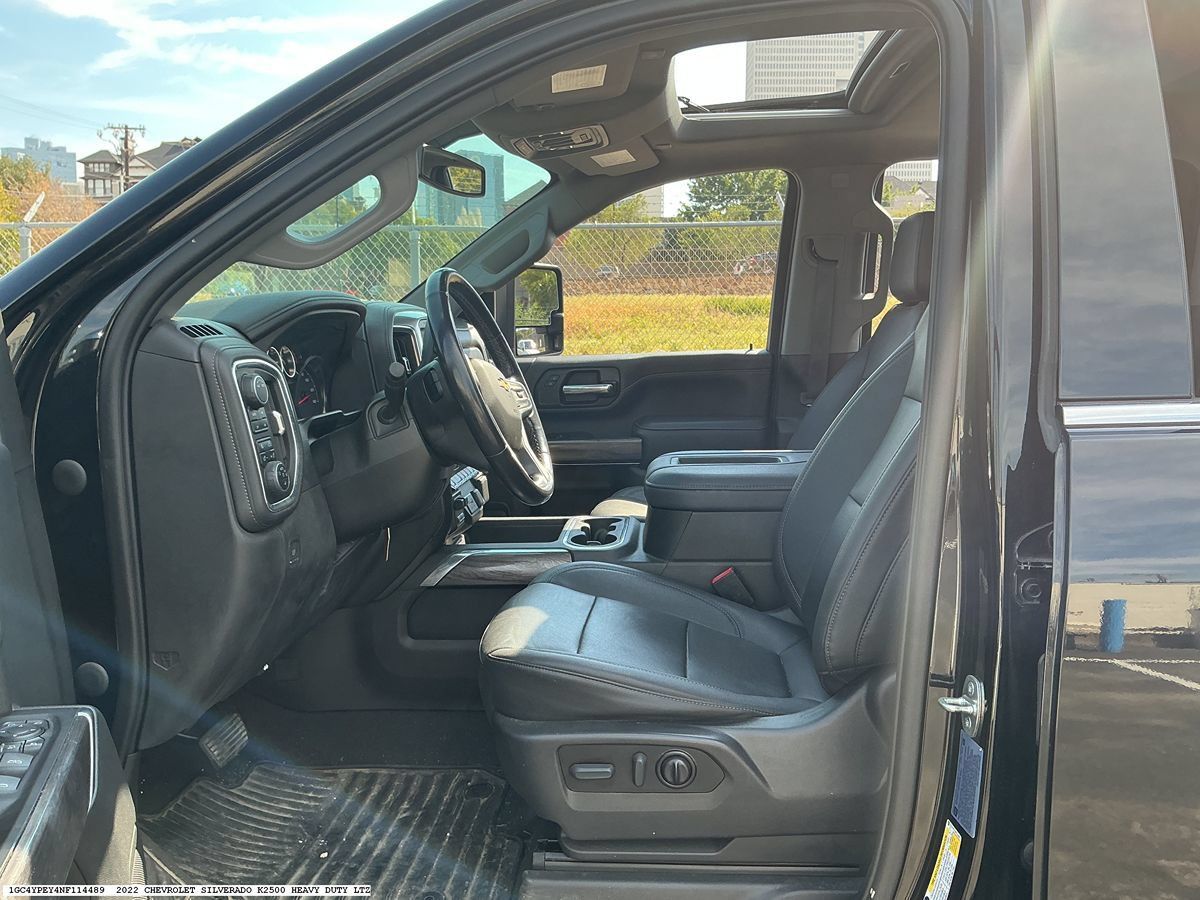 Used 2022 Chevrolet Silverado 2500 LTZ w/ LTZ Convenience Package AWD/4WD image 6