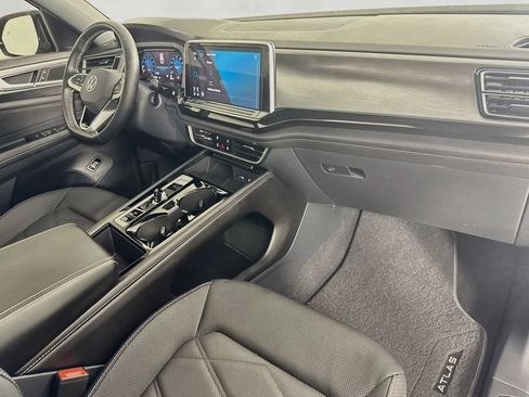 Used 2025 Volkswagen Atlas Cross Sport SE FWD image 37