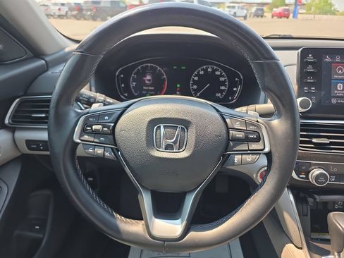 Used 2018 Honda Accord Touring image 16