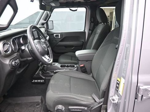Used 2020 Jeep Wrangler Unlimited Sahara AWD/4WD image 17