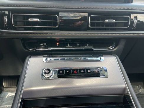 Certified 2025 Lincoln Aviator AWD image 34