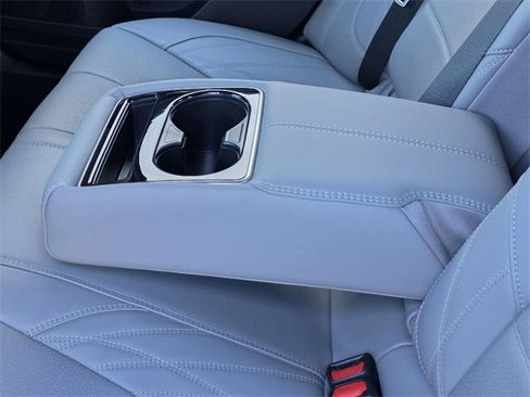 Used 2019 Toyota Avalon Limited image 11