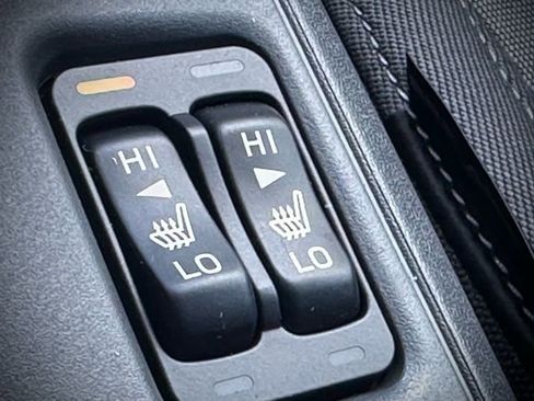 Used 2025 Subaru Crosstrek 2.0i Premium image 18