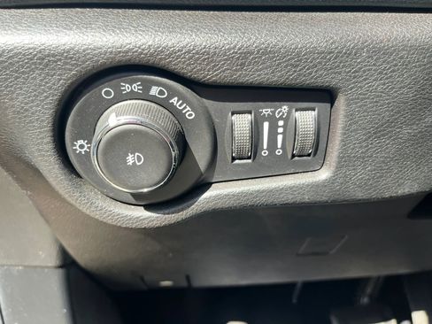 Used 2020 Chrysler Pacifica Touring-L Plus w/ S Appearance Package FWD image 15