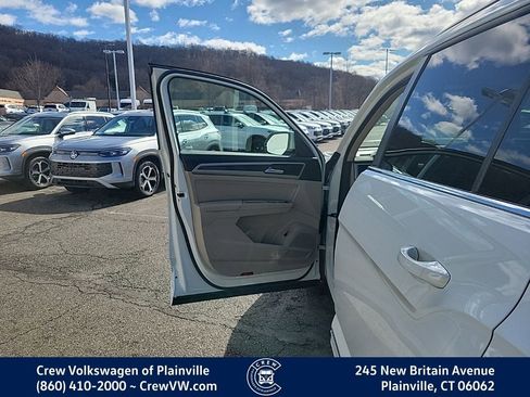Certified 2021 Volkswagen Atlas SE w/ Panoramic Sunroof Package image 39