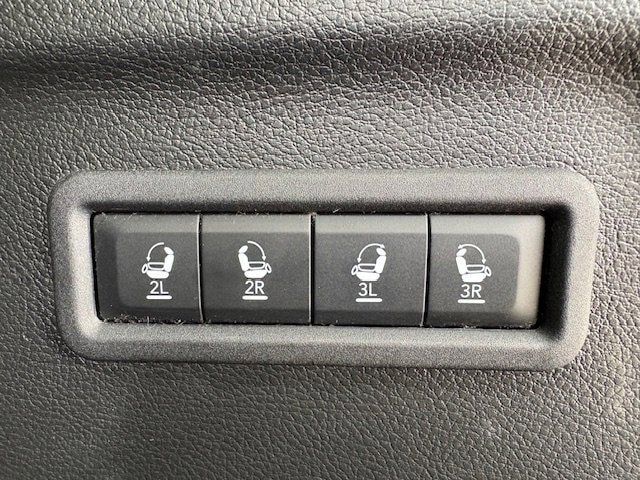 Used 2024 Jeep Wagoneer L Series II w/ Flexible Seating Group AWD/4WD image 12