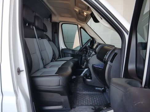 Used 2024 RAM ProMaster 2500 w/ Convenience Group FWD image 12