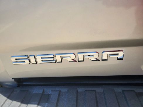 Used 2017 GMC Sierra 1500 SLE w/ SLE Value Package AWD/4WD image 13