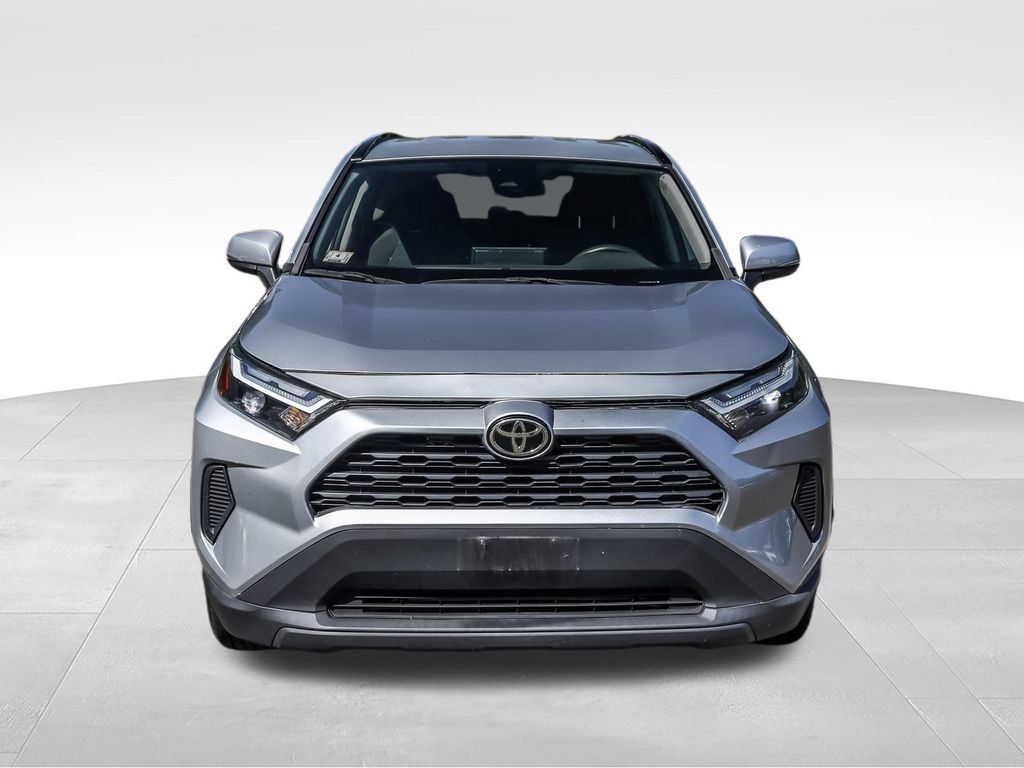 Used 2022 Toyota RAV4 XLE AWD/4WD image 2