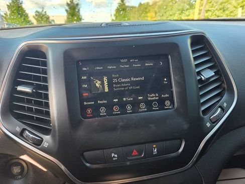 Used 2021 Jeep Cherokee Latitude Lux w/ Sun & Sound Group AWD/4WD image 7