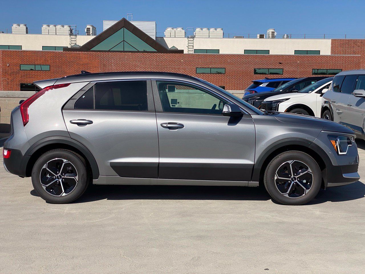 New 2026 Kia Niro EX FWD image 2