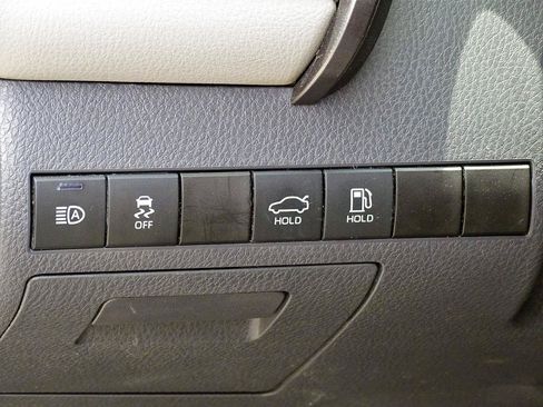 Used 2019 Toyota Camry LE FWD image 19