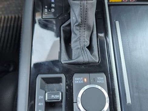 Used 2025 Toyota Tundra Platinum w/ TRD Off-Road Package AWD/4WD image 17