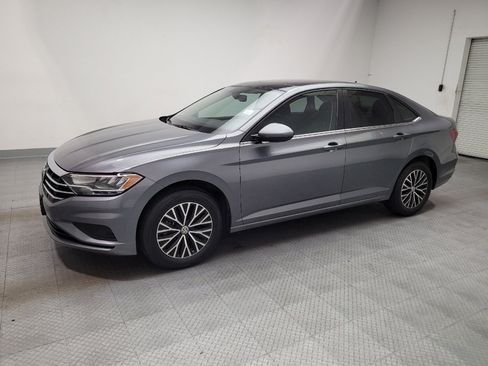 Used 2021 Volkswagen Jetta SE FWD image 2