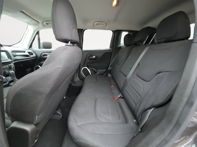 Used 2019 Jeep Renegade Latitude w/ Popular Equipment Group FWD image 13