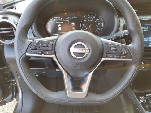 Used 2024 Nissan Kicks SV image 17