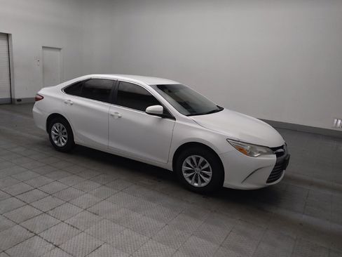 Used 2017 Toyota Camry LE FWD image 11