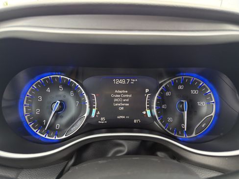 Used 2024 Chrysler Pacifica Touring-L FWD image 21