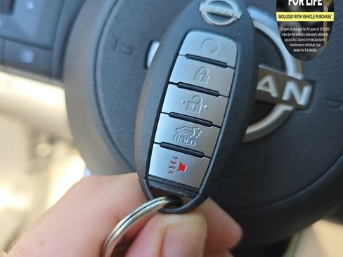 Used 2022 Nissan Pathfinder SL AWD/4WD image 34