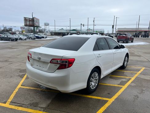 Used 2014 Toyota Camry L image 6