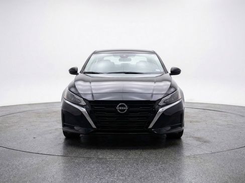 Used 2025 Nissan Altima 2.5 SV image 2