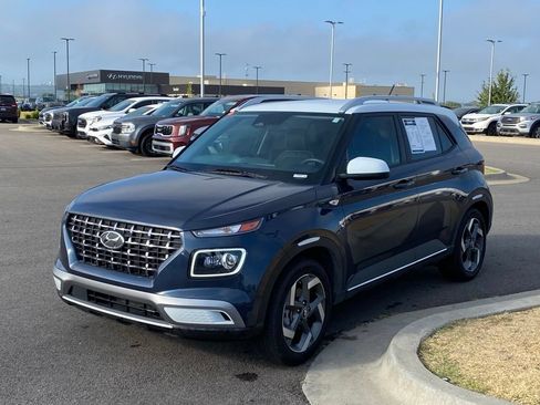 Used 2025 Hyundai Venue Limited FWD image 3