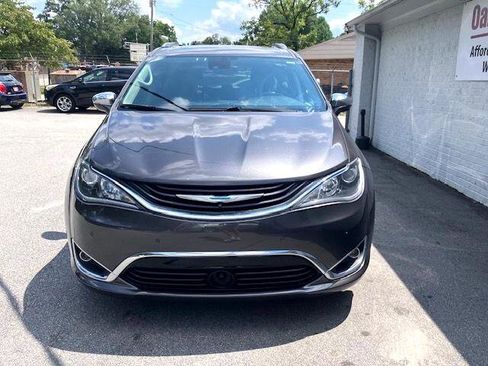 Used 2018 Chrysler Pacifica Limited w/ Advanced Safetytec Group image 3