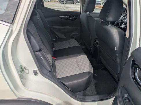 Used 2022 Nissan Rogue Sport SV FWD image 17