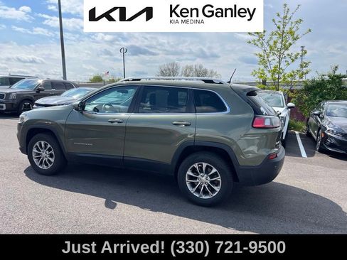 Used 2019 Jeep Cherokee Latitude Plus w/ Cold Weather Group AWD/4WD image 8