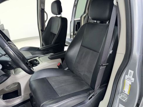 Used 2019 Dodge Grand Caravan SXT FWD image 13
