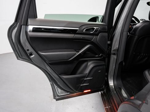 Used 2015 Porsche Cayenne Diesel AWD/4WD image 30