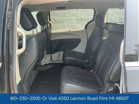 Used 2017 Chrysler Pacifica Touring-L FWD image 26