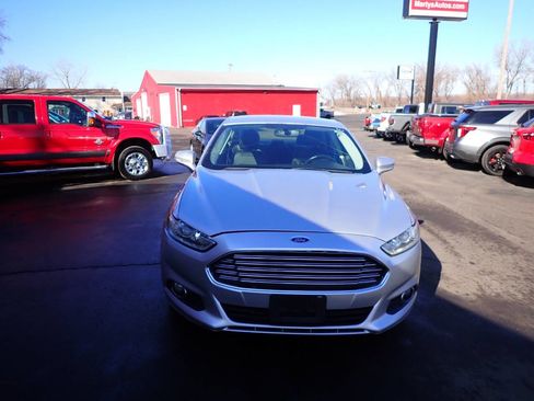 Used 2013 Ford Fusion SE image 2