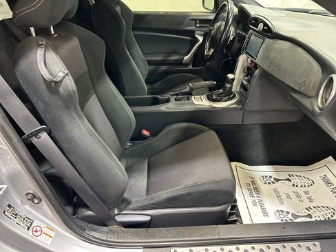 Used 2017 Toyota 86 image 13