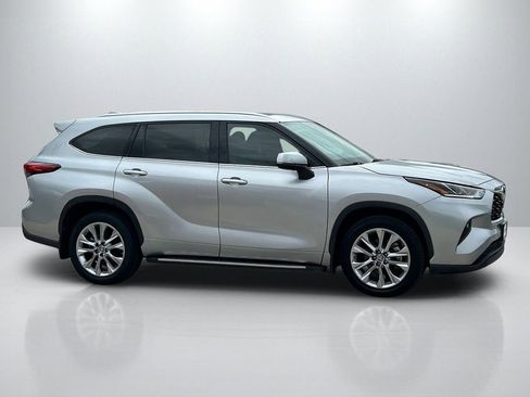 Used 2022 Toyota Highlander Limited image 4