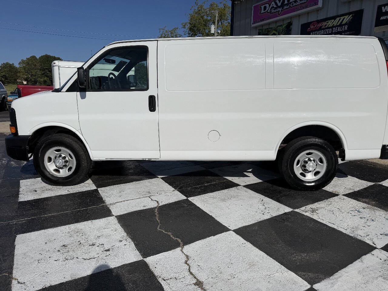 Used 2015 Chevrolet Express 2500 RWD image 9