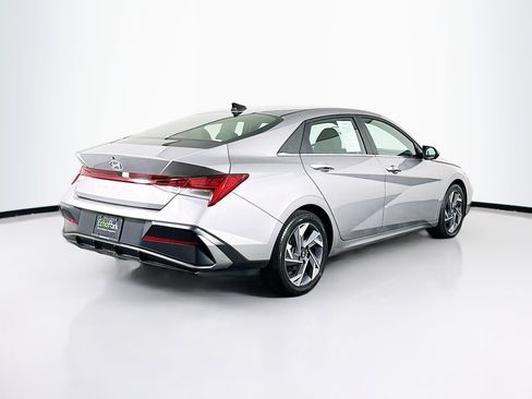 Used 2025 Hyundai Elantra SEL FWD image 9