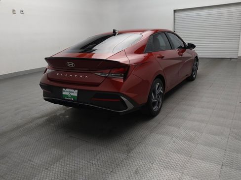 Used 2025 Hyundai Elantra Sport image 9