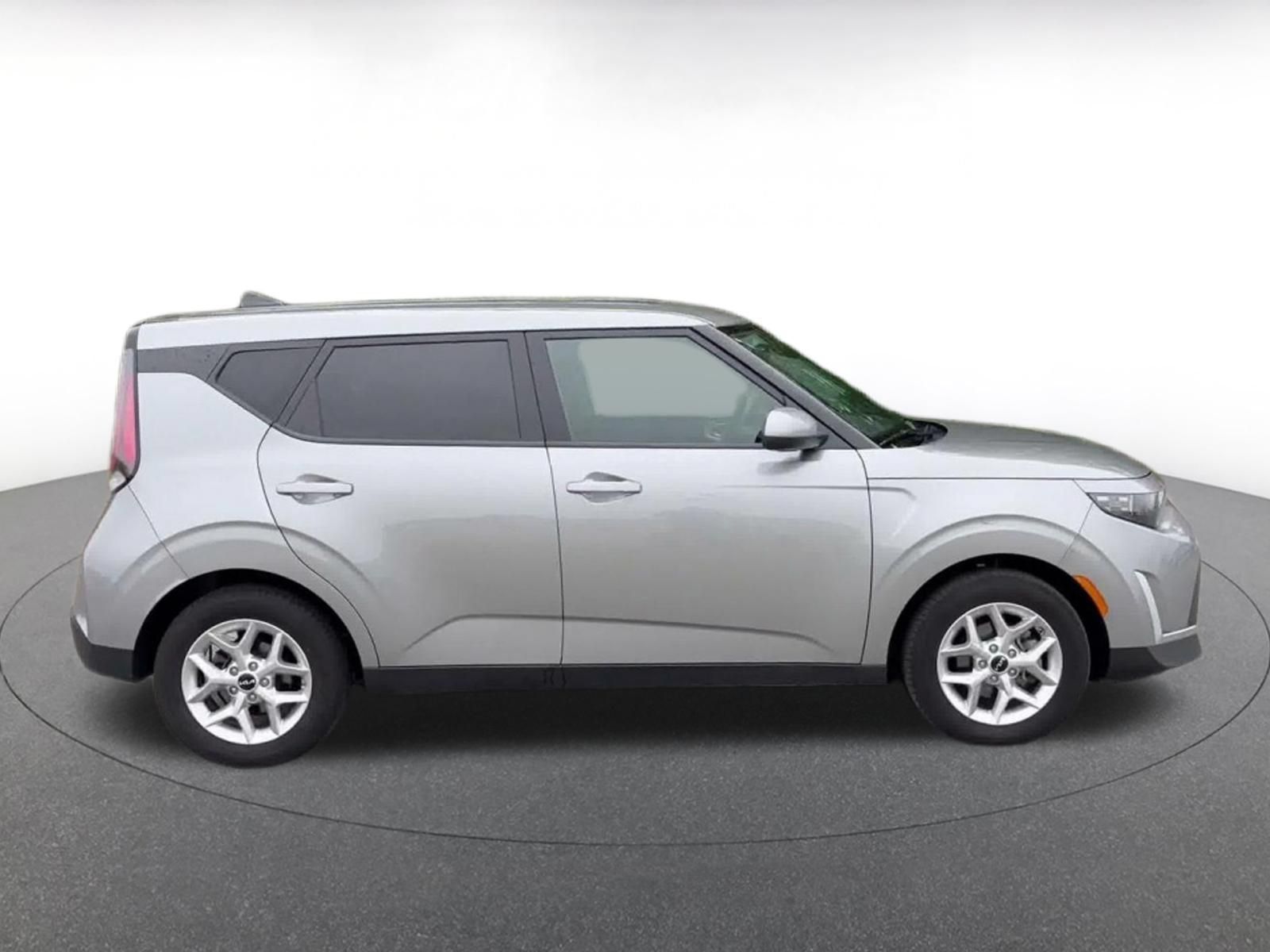 Used 2025 Kia Soul LX w/ LX Technology Package FWD image 15