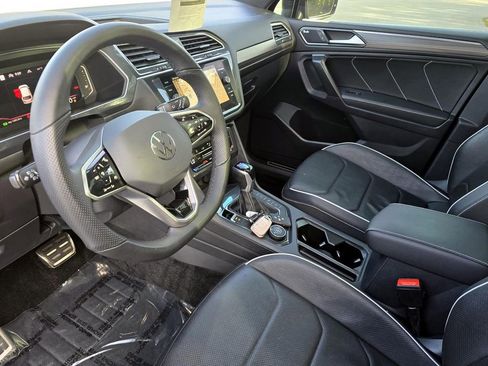 Used 2022 Volkswagen Tiguan SEL R-Line image 32