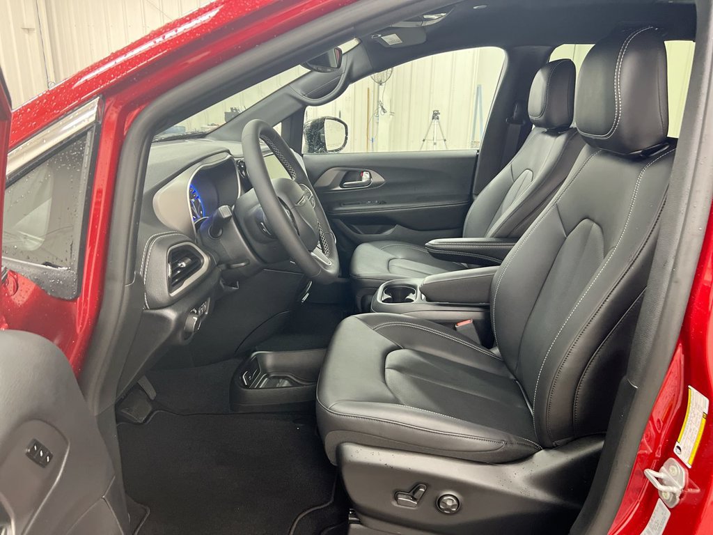 New 2027 Chrysler Pacifica Select AWD/4WD image 19